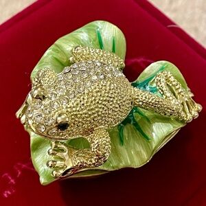 Frog on lily pad trinket box